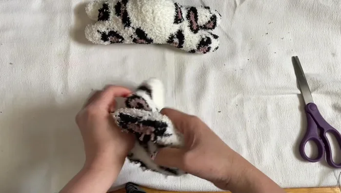 Prepare the head and tail. Use another sock to make the head and tail by turning it inside out.