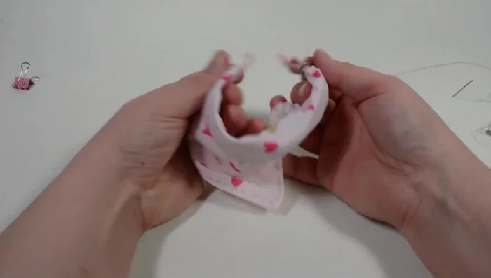 Slide the finished bandana onto your cat's collar.