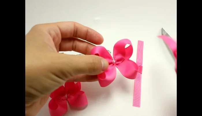 Attach the knot to the clip: Glue the knot to the top of the 30mm French clip.