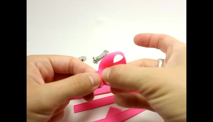 Create the bow: Make a small loop on the left, then bring the left side to the right, ensuring even loops. Bring the loop under and the last part up to the left.