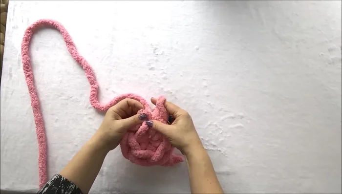 Second row: Double the size of the flower by making two single crochets in each stitch of the previous row (resulting in 12 stitches). Use the back loop of the stitches.