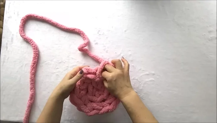 Subsequent rows: Alternate between one and two single crochets in each stitch to increase the size gradually. This creates a spiral pattern. Continue until the diameter reaches approximately 14.5 inches.