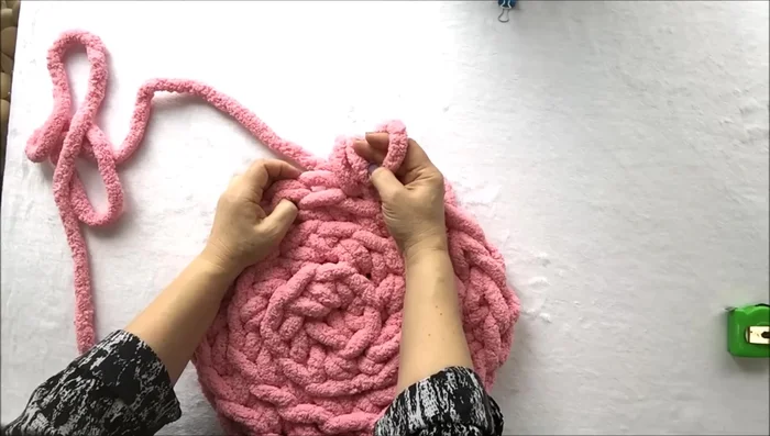 Create the walls: Work single crochets around the edge of the base, working into both loops of each stitch to form the walls of the cat bed. Use a clip to mark the end of each row.