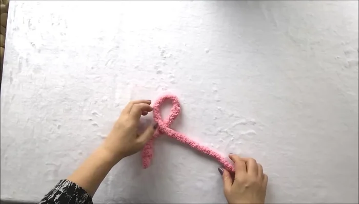 Create the base: Make 6 single crochets in a circle, forming a flower shape. This is your first row. Use a clip to mark the end of the row.