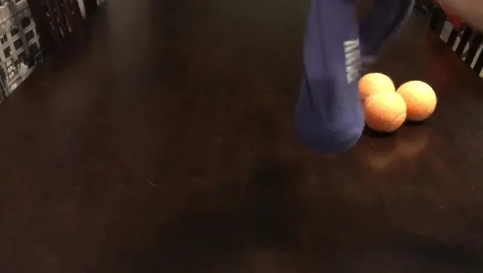 Place another tennis ball above the knot and tie another knot.