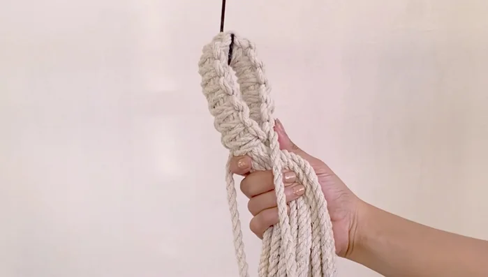 Create a spiral design using a series of inverted four knots until reaching the desired height (2.5 inches in this example).