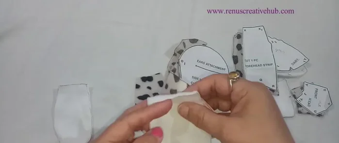 Join the printed felt pieces together.