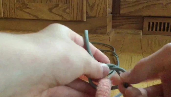 Tie the long rope to the other remaining cotton band. This will be the leash.