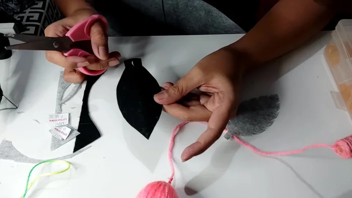 Glue the felt leaves to the ball.