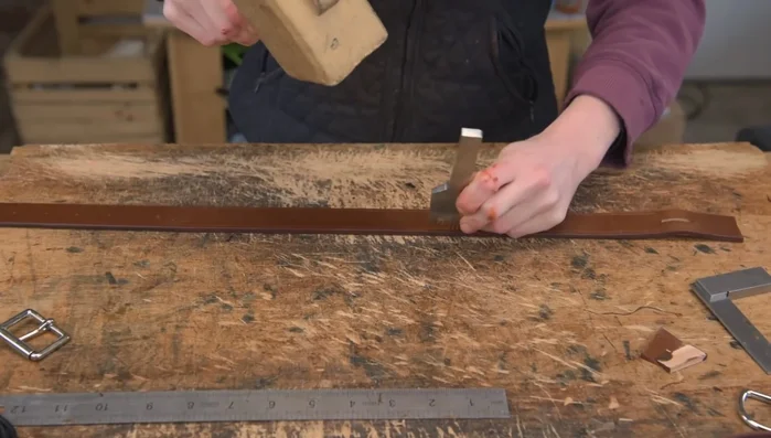 Stitch mark the collar using a stitch marker.