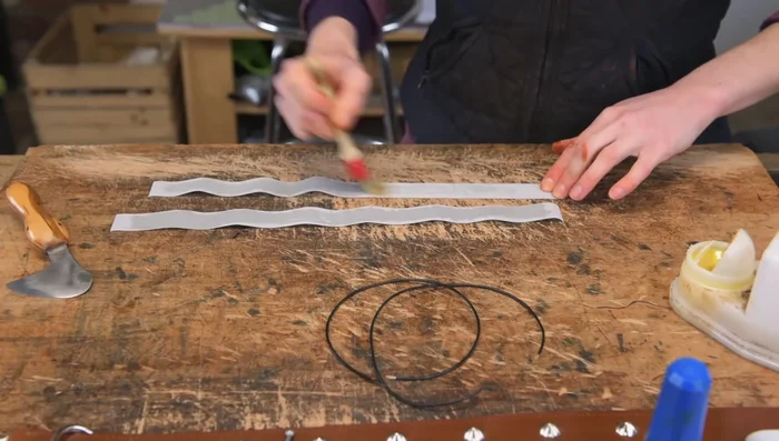 Glue and fold reflective piping onto filler (2mm belting in this example).