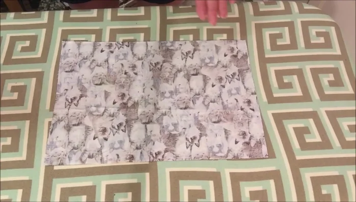 Fold the fabric lengthwise with pretty sides together and pin it in place.