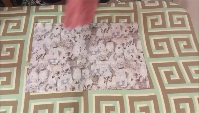 Fold the fabric lengthwise with pretty sides together and pin it in place.