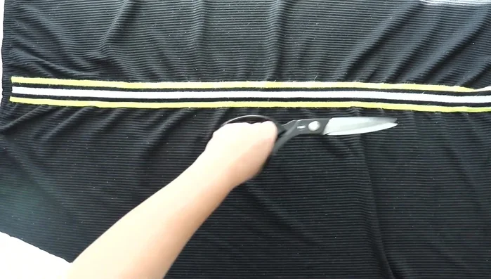 Cut four strips of t-shirt yarn (or additional fabric) slightly longer than the shortest fabric pieces from steps 1 and 2.