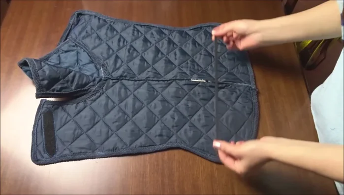 Apply elastic strips to the back of the jacket for stability.