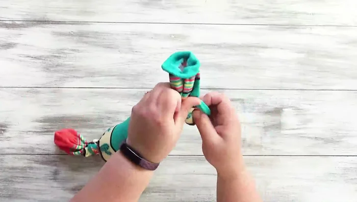 Tie one or two knots above the bottle.