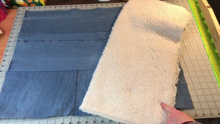 Cut fabric: Cut the jeans and sherpa fabric to the desired size. For a 12in x 16in finished bed, add 10in to both measurements (22in x 26in).