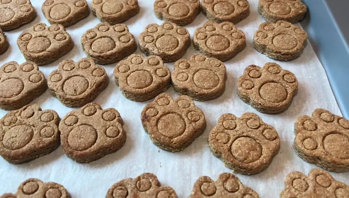 Let cool completely before serving.