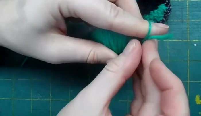 Tie off the iris color yarn.