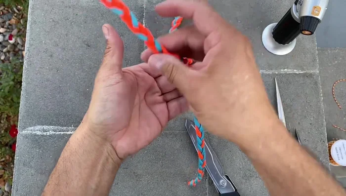 Tie the Diamond Knot: Create a Diamond Knot at the end of the braid to finish the rope.