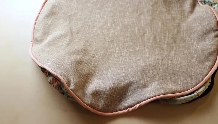 Stuff the dog bed and close the remaining opening by hand or machine.