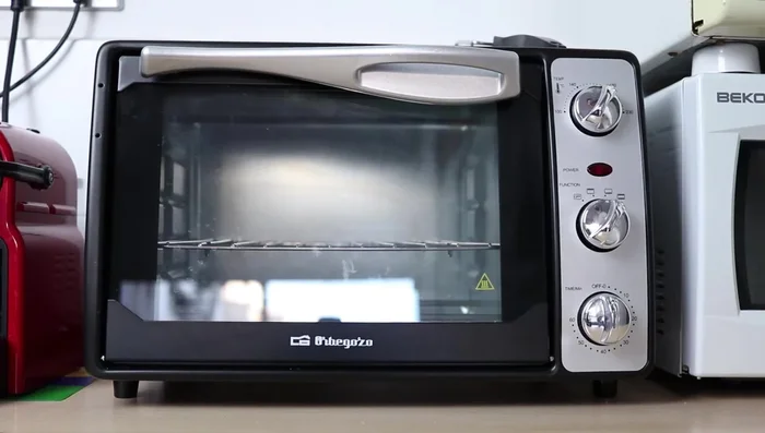 Preheat oven to 180 degrees Celsius with heat up and down.