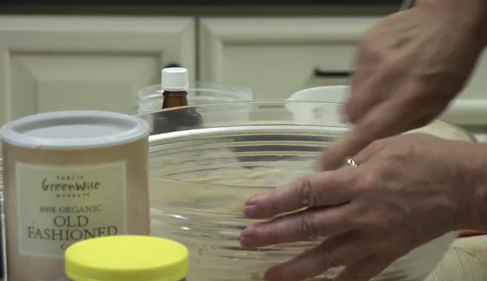 Mix all ingredients thoroughly until well combined.