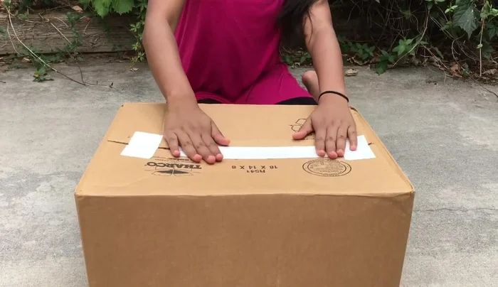 Flip the box and repeat step 1 on the other side.