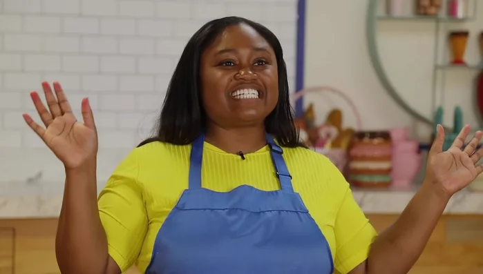 Drizzle peanut butter mixture over frosted cake.