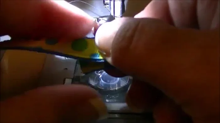 Sew the two sides of the collar together using a zig-zag stitch, reinforcing the seam.