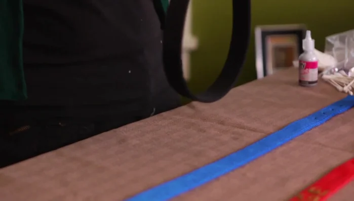 Determine the center of the collar and plan the placement of your pet's name.