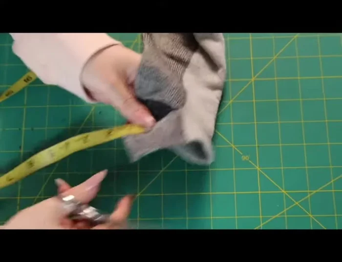 Go 1 inch inside the cut edge of the sock and mark a line about 1 1/2 inches long, parallel to the raw cut edge. This is the neck hole.