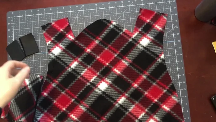 Cut out two body pieces (one in each fabric).