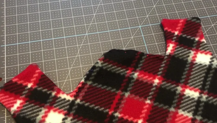 Add velcro to the sides of the collar.