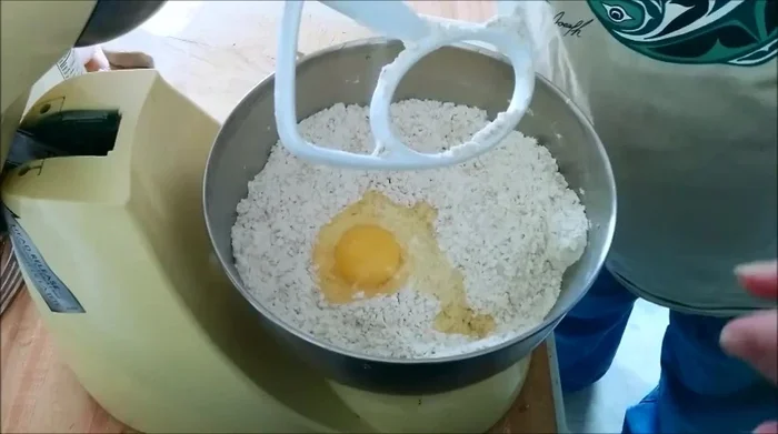 Add 5 cans of sardines in Sawyer oil and mix thoroughly until a paste forms.