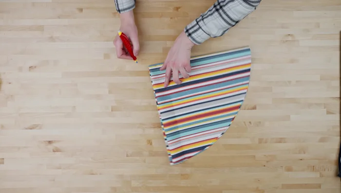 Cut two 18-inch webbing strips; pin handles 4 inches apart on either side of the circle.