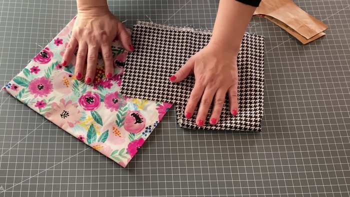 Choose and cut your fabric pieces. Use a pre-existing pattern (like a dress pattern, using only the bodice portion) for the harness's main shape. Cut out two identical bodice pieces.