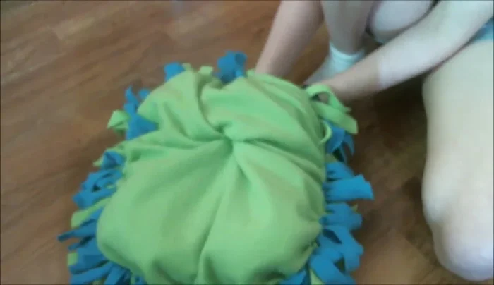 Finish tying: Once stuffed, close the opening by tying the remaining fringes together.