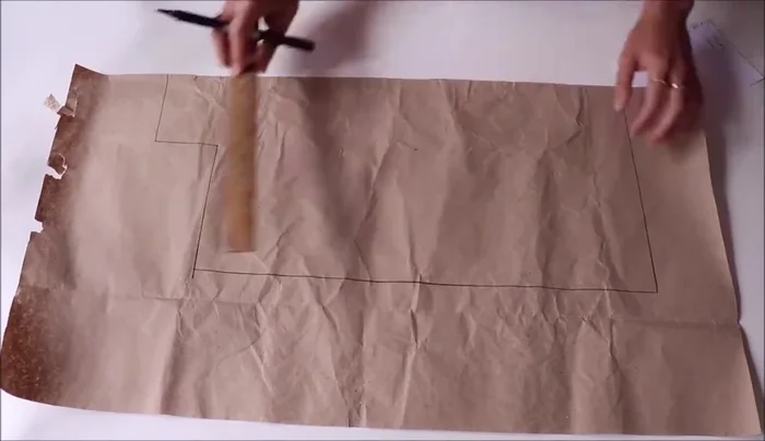 Draft the pattern: Transfer measurements onto paper, shaping the neckline and back curve. Add 1.5 cm seam allowance (except bottom edge and chest straps). Mark the fold lines.