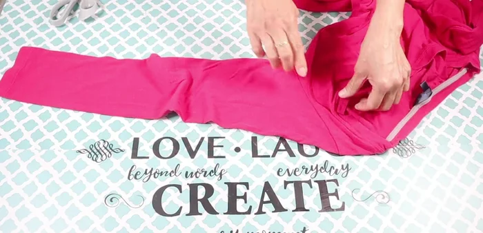 Prepare the T-shirt sleeve for the summer top. Cut off both sleeves along the seam.