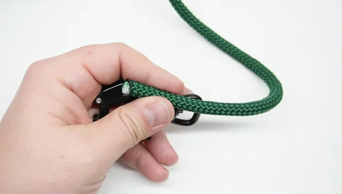Add extra rope to the clip for whipping.