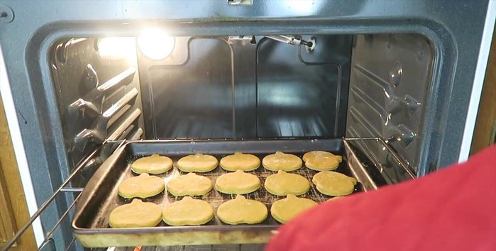 Bake at 350°F (175°C) for 30 minutes. Then, turn off the oven, leave the treats inside for 1 hour to allow them to crisp.