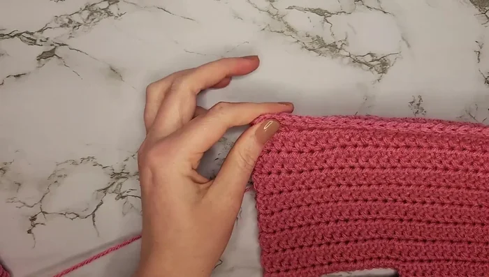 Row 26: 58 half double crochets, chain one, fasten off.