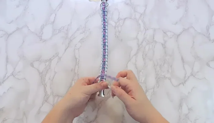 Cut and melt the excess paracord ends.