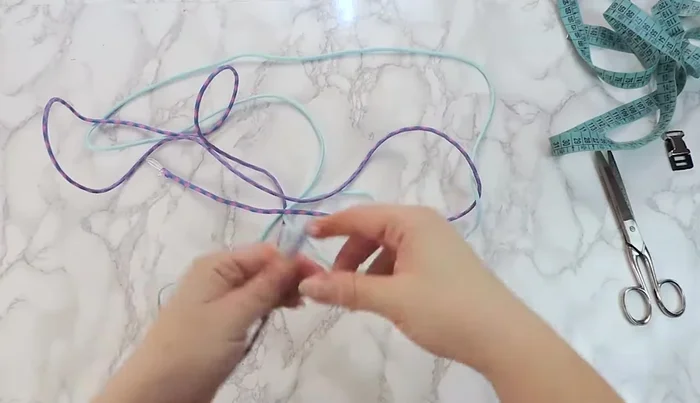 Melt the ends of the paracord to prevent fraying.