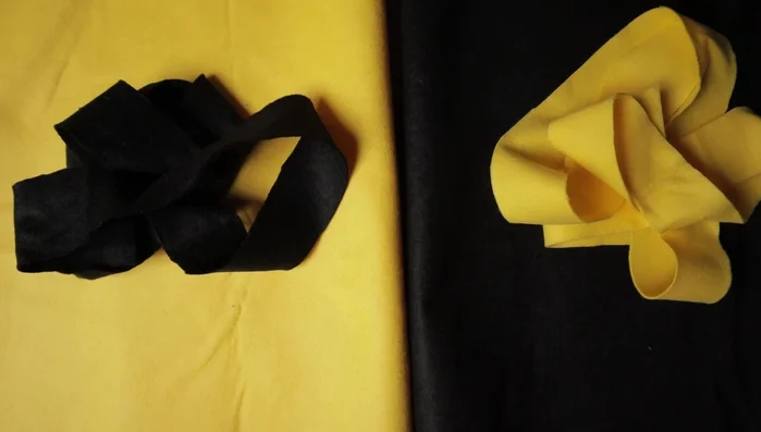 Cut fleece into 120cm long by 4-5cm wide strips.