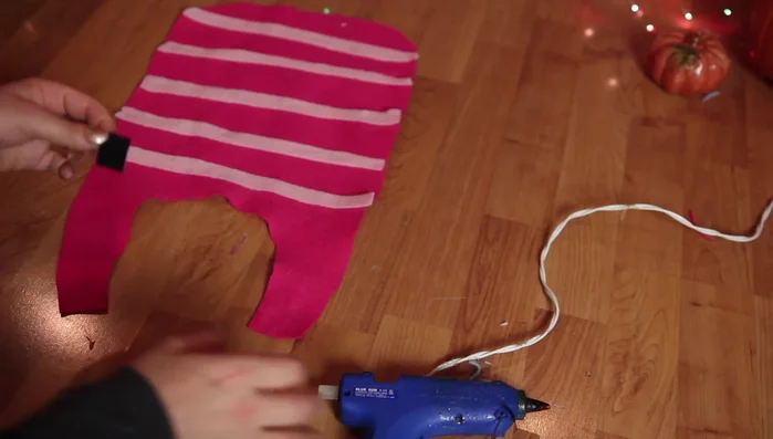 Attach Velcro to the bib for fastening around the neck.