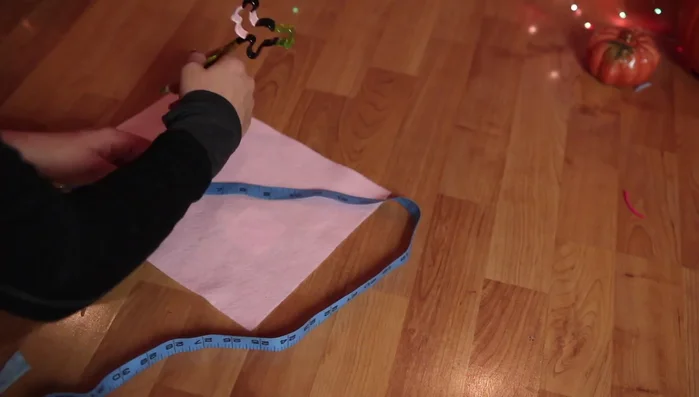 Add Velcro to the headpiece for fastening.