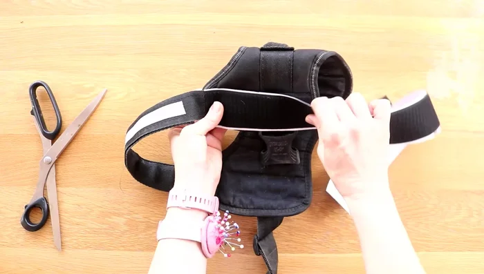 Attach self-adhesive velcro to the harness.