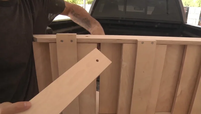 Attach the leg stretcher to the legs.